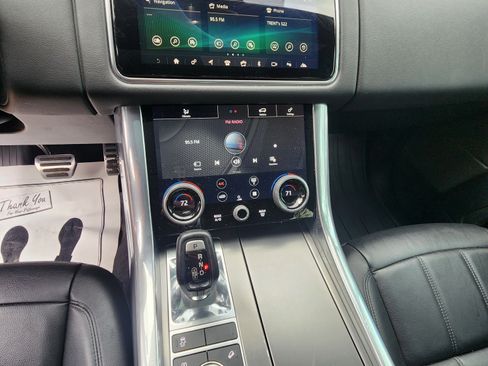 Used 2020 Land Rover Range Rover Sport SE image 13