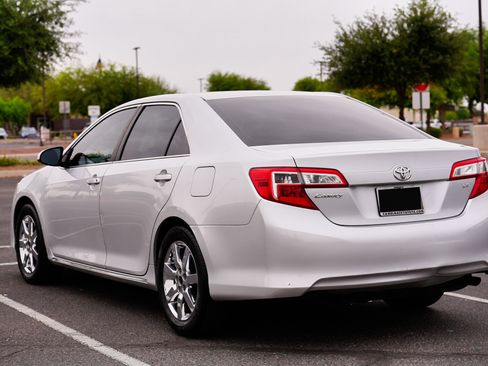 Used 2014 Toyota Camry LE image 10