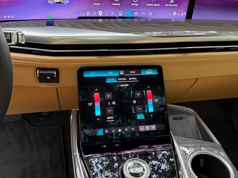 Used 2026 Cadillac Escalade IQ Sport 2 AWD/4WD image 19