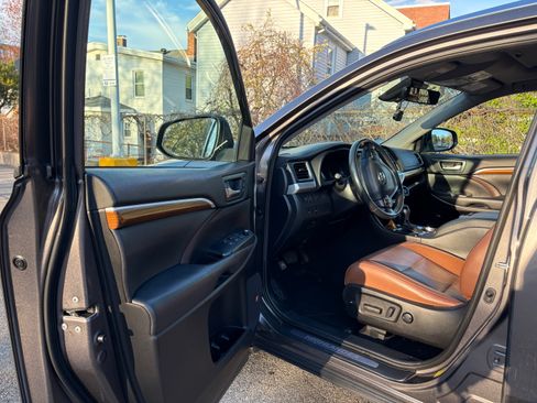 Used 2019 Toyota Highlander Limited AWD/4WD image 8