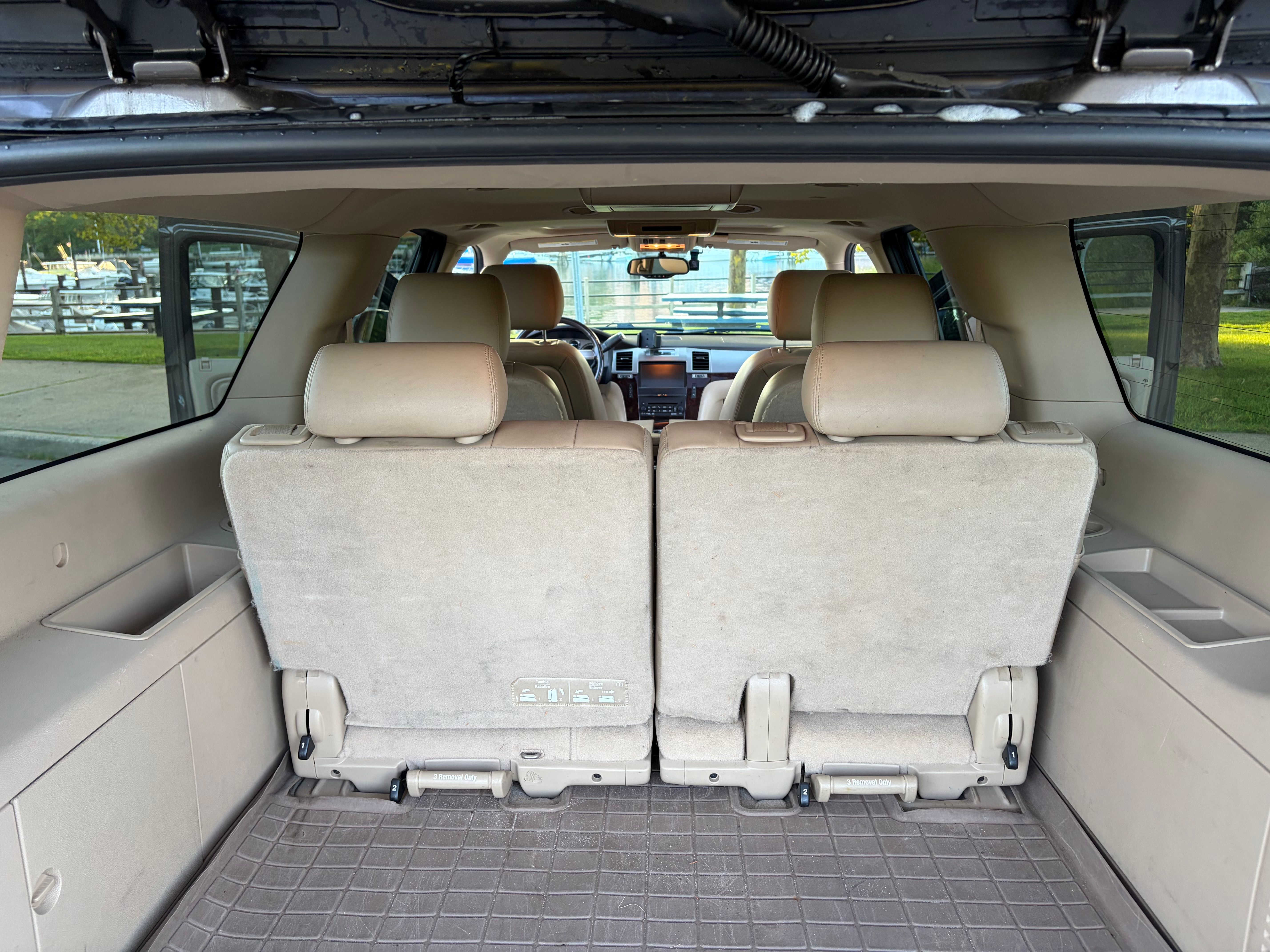 Used 2011 Cadillac Escalade ESV Premium AWD/4WD image 24