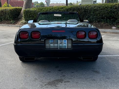 Used 1995 Chevrolet Corvette Convertible RWD image 8