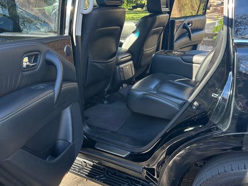 Used 2016 INFINITI QX80 Luxe w/ 22" Wheel Package image 8
