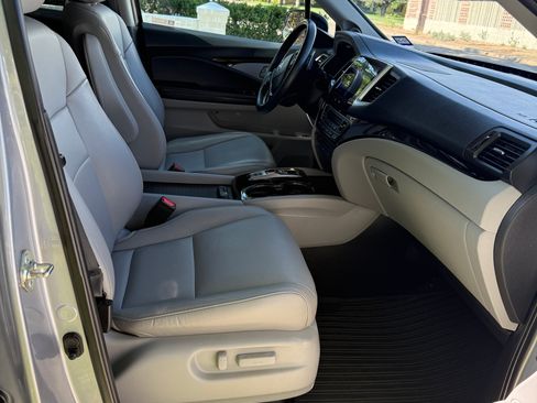 Used 2018 Honda Pilot Touring image 10