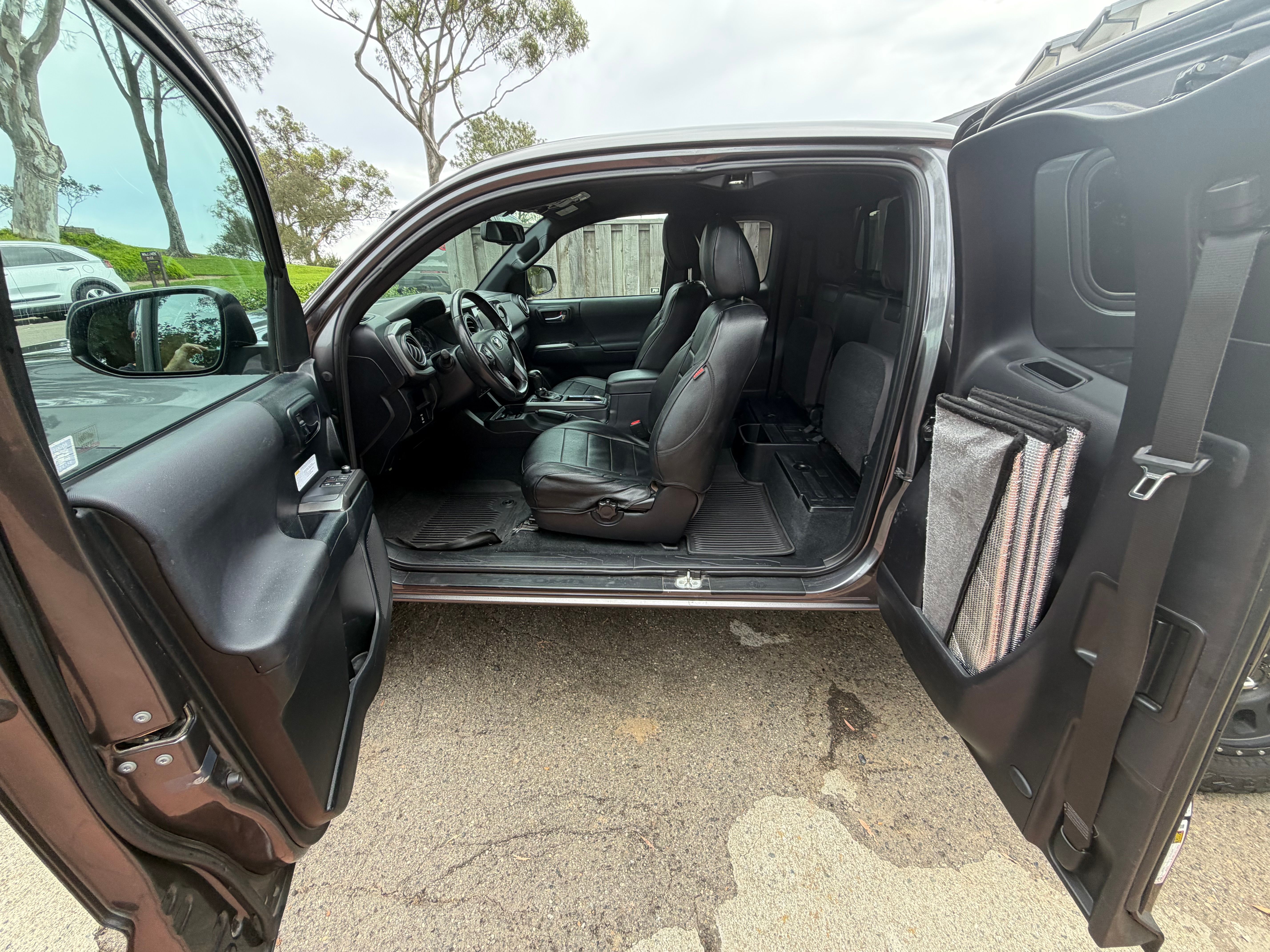 Used 2016 Toyota Tacoma TRD Off-Road w/ Premium & Technology Package AWD/4WD image 12