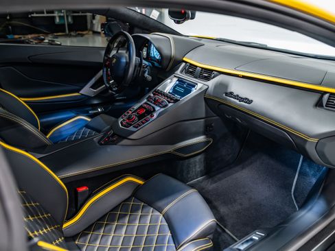 Used 2018 Lamborghini Aventador S image 14