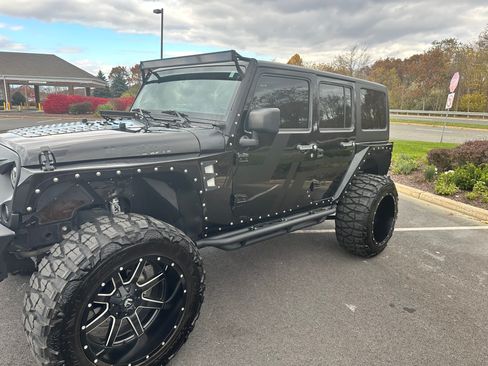 Used 2016 Jeep Wrangler Unlimited Sport w/ Connectivity Group image 4