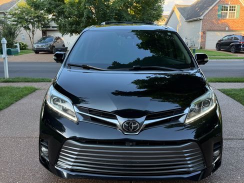 Used 2020 Toyota Sienna Limited Premium AWD/4WD image 2
