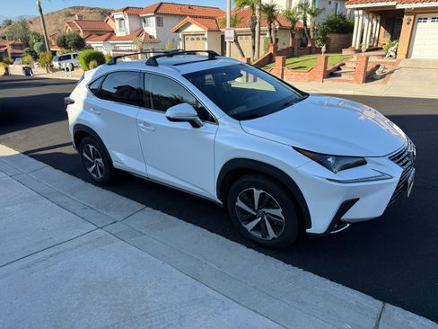 Used 2018 Lexus NX 300h AWD w/ Premium Package image 4