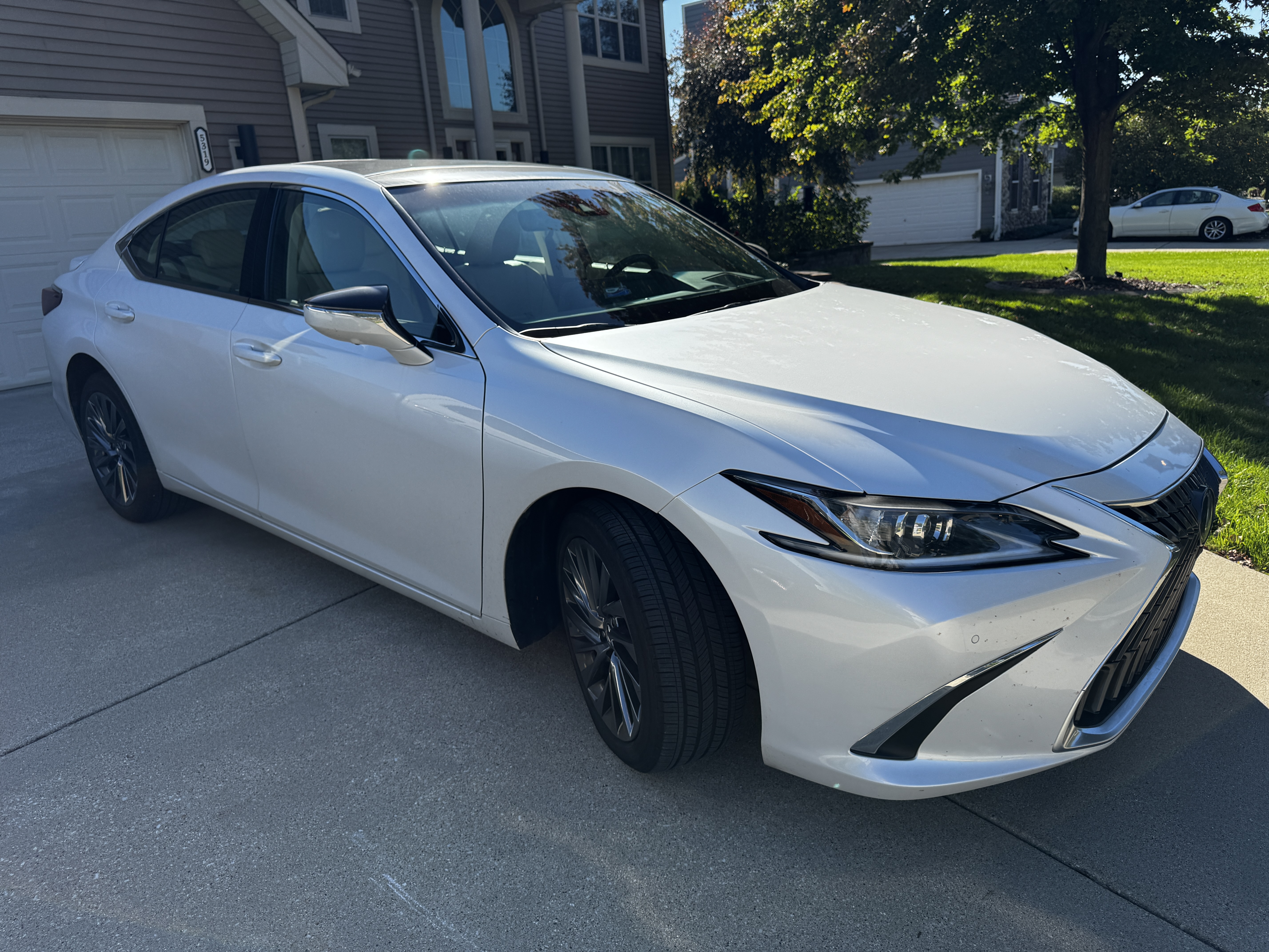 Used 2025 Lexus ES 350 w/ Luxury Package FWD image 4