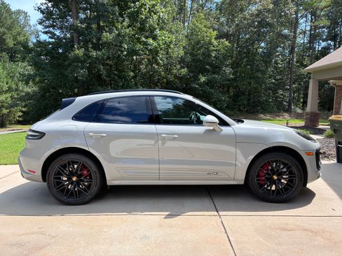 Used 2025 Porsche Macan GTS AWD/4WD image 2