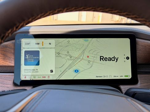 Used 2026 Rivian R1T Premium image 11