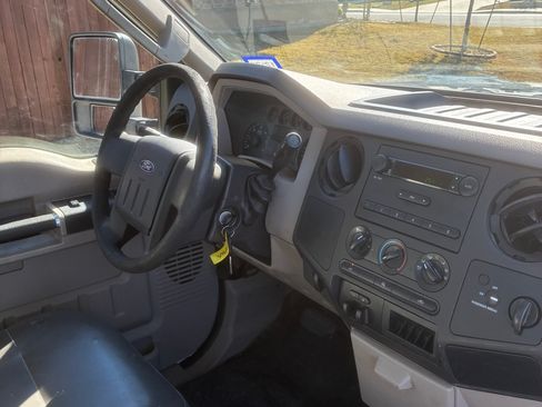 Used 2009 Ford F250 XL image 6