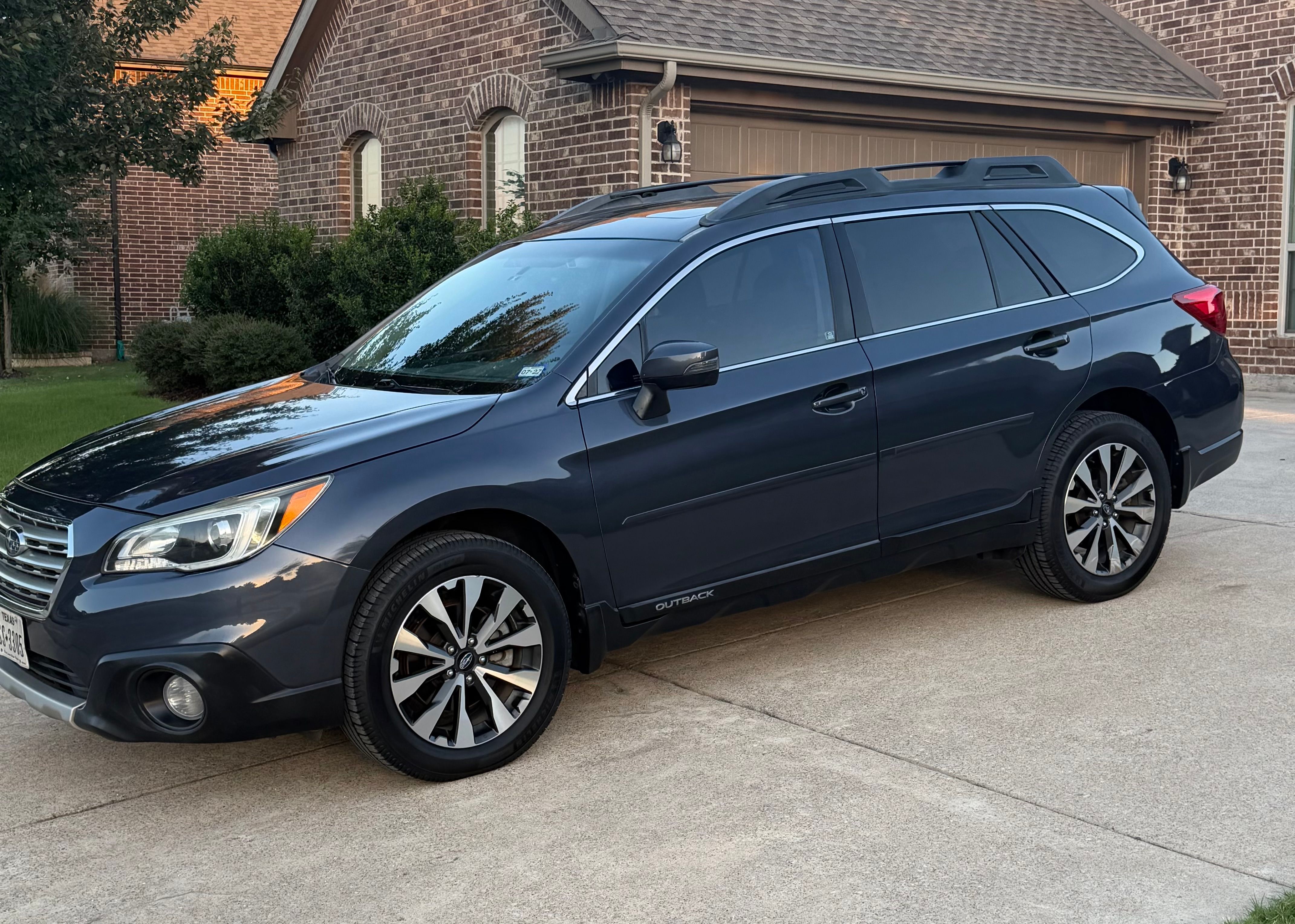 Used 2017 Subaru Outback 2.5i Limited AWD/4WD image 2