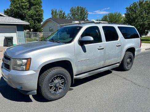 Used 2011 Chevrolet Suburban LT AWD/4WD image 4