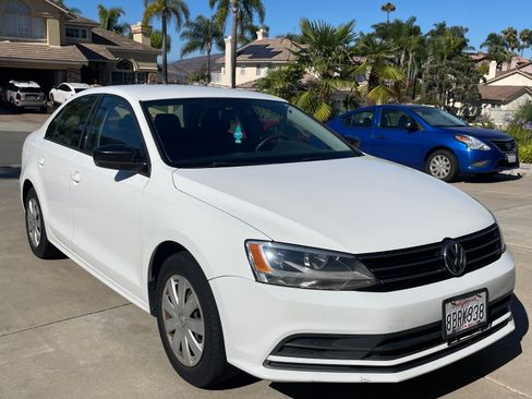 Used 2016 Volkswagen Jetta S FWD image 2