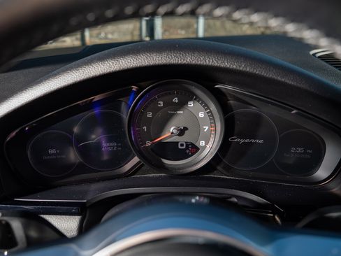 Used 2020 Porsche Cayenne Sport Utility 4D image 20