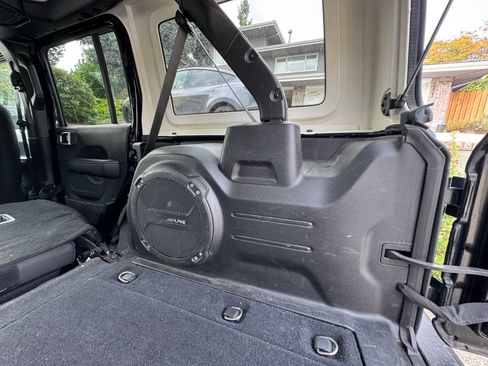 Used 2019 Jeep Wrangler Unlimited Sahara w/ Uconnect 4C Nav & Sound Group image 14