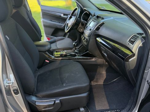 Used 2014 Kia Sorento LX FWD image 8