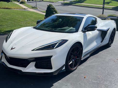 Used 2024 Chevrolet Corvette Z06 w/ Z07 Performance Package RWD image 1