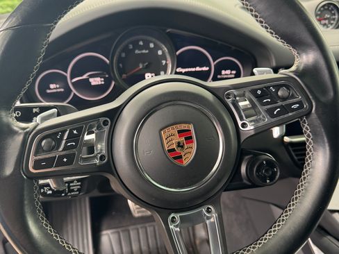 Used 2020 Porsche Cayenne Turbo AWD/4WD image 11