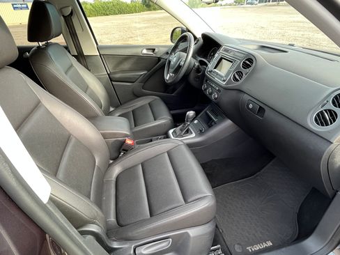 Used 2016 Volkswagen Tiguan S image 12