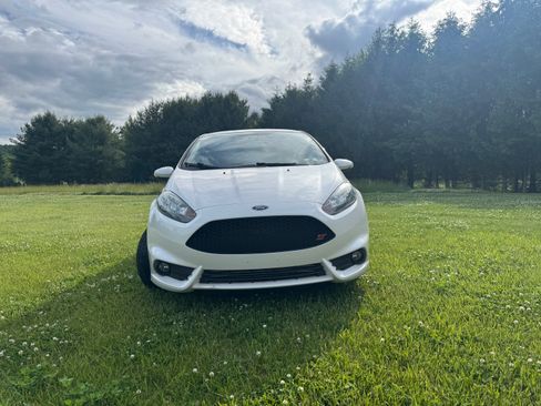 Used 2017 Ford Fiesta ST FWD image 2
