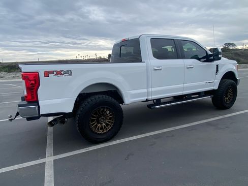 Used 2017 Ford F250 XLT w/ XLT Premium Package image 5