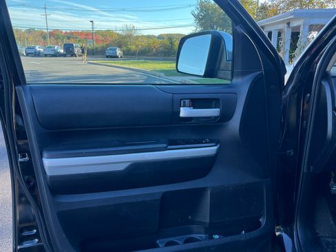 Used 2015 Toyota Tundra SR5 image 8