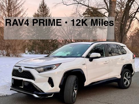 Used 2021 Toyota RAV4 SE w/ Weather & Moonroof Package image 1