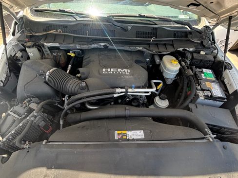 Used 2016 RAM 3500 Tradesman w/ Chrome Appearance Group RWD image 11