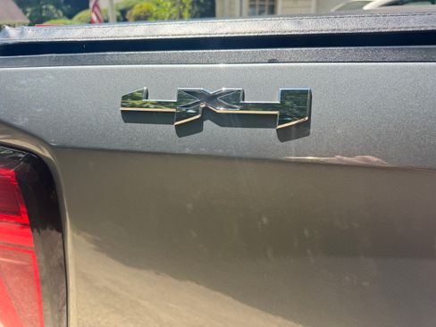 Used 2019 GMC Sierra 1500 SLE w/ SLE Value Package AWD/4WD image 2