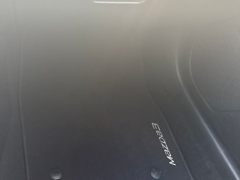 Used 2018 MAZDA MAZDA3 Sport image 10