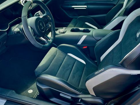 Used 2020 Ford Mustang Shelby GT500 w/ Carbon Fiber Track Pack image 14