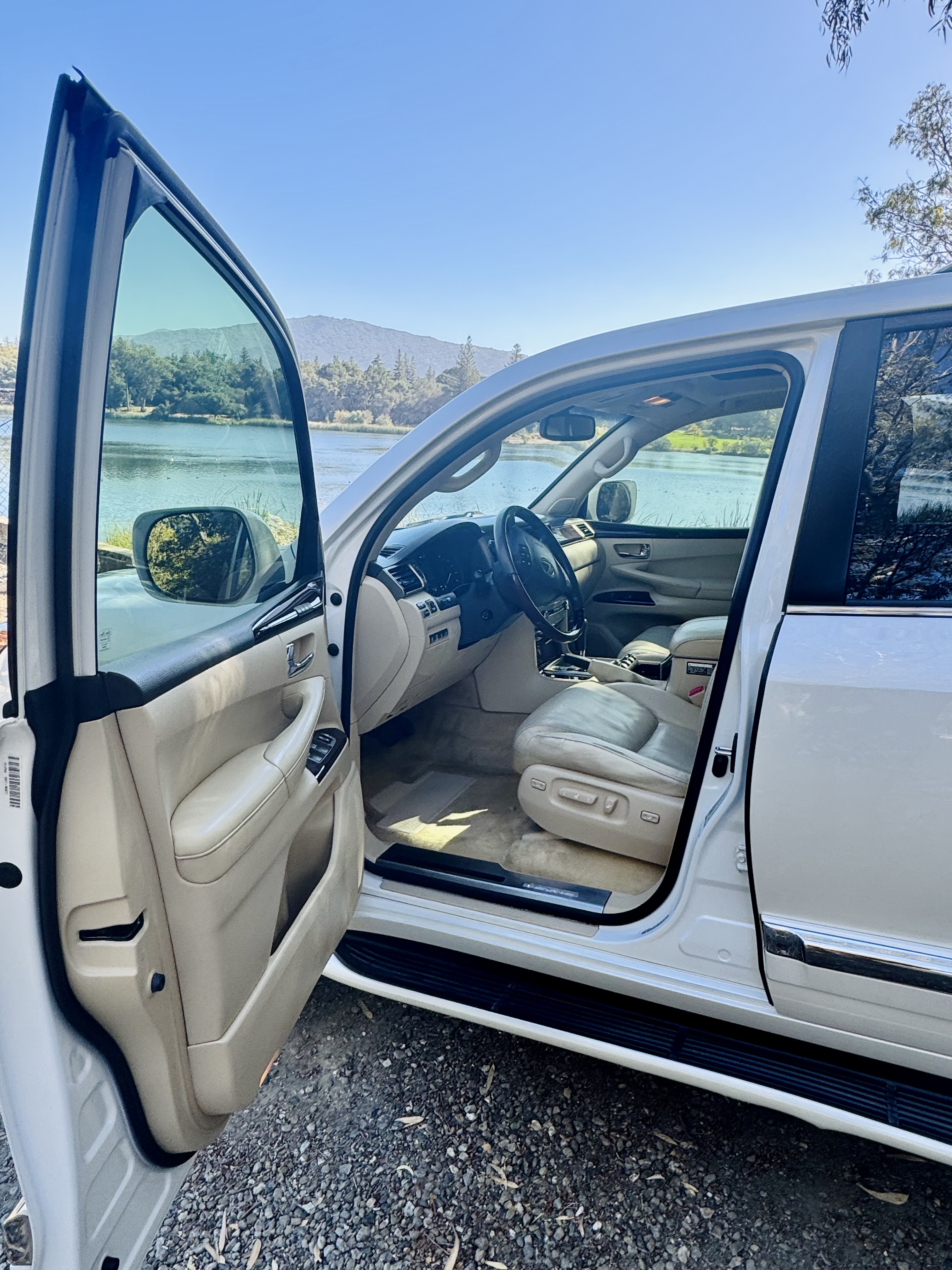 Used 2015 Lexus LX 570 4WD image 27