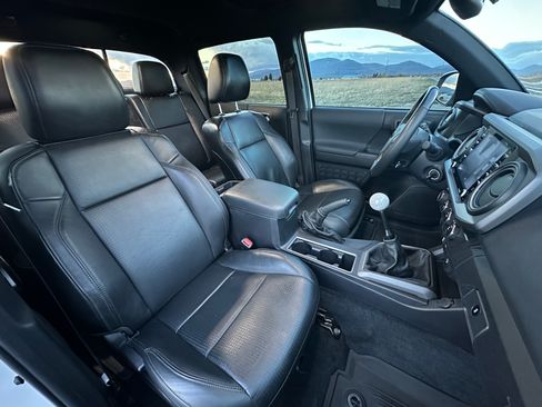 Used 2022 Toyota Tacoma TRD Off-Road image 20