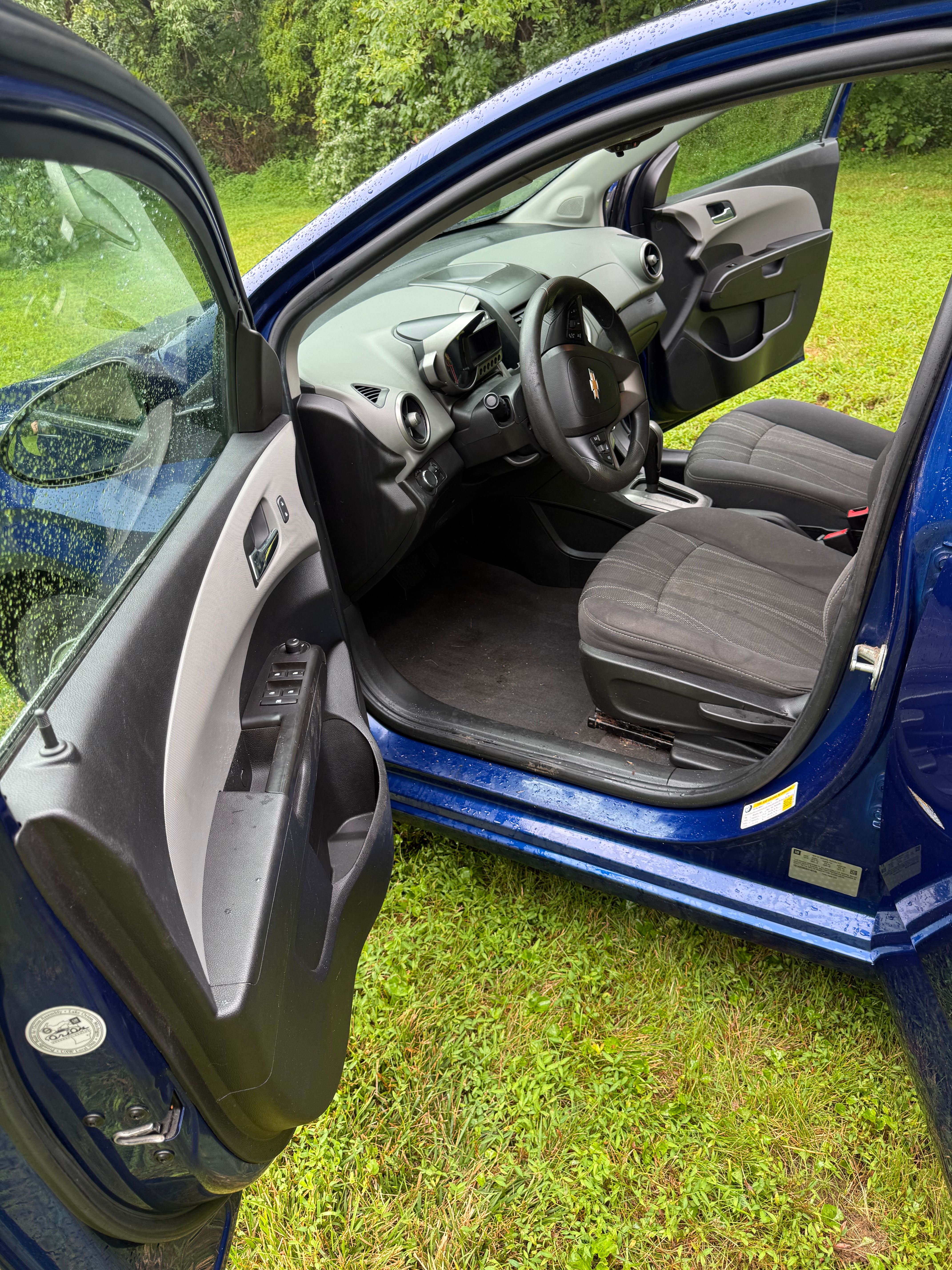 Used 2014 Chevrolet Sonic LT w/ Fun and Sun Package FWD image 9