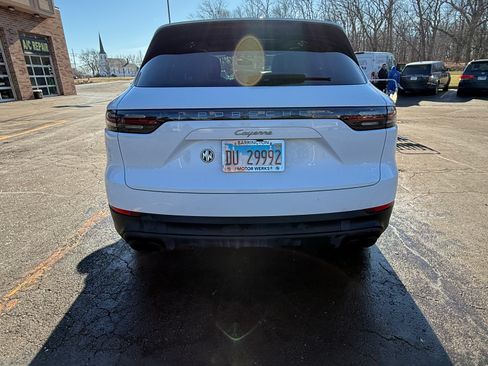 Used 2023 Porsche Cayenne Platinum Edition image 4