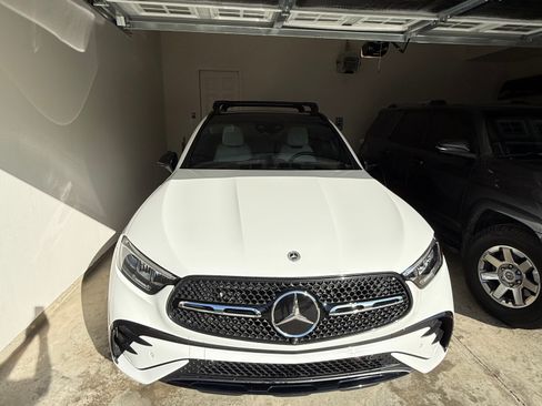 Used 2023 Mercedes-Benz GLC 300 4MATIC image 2