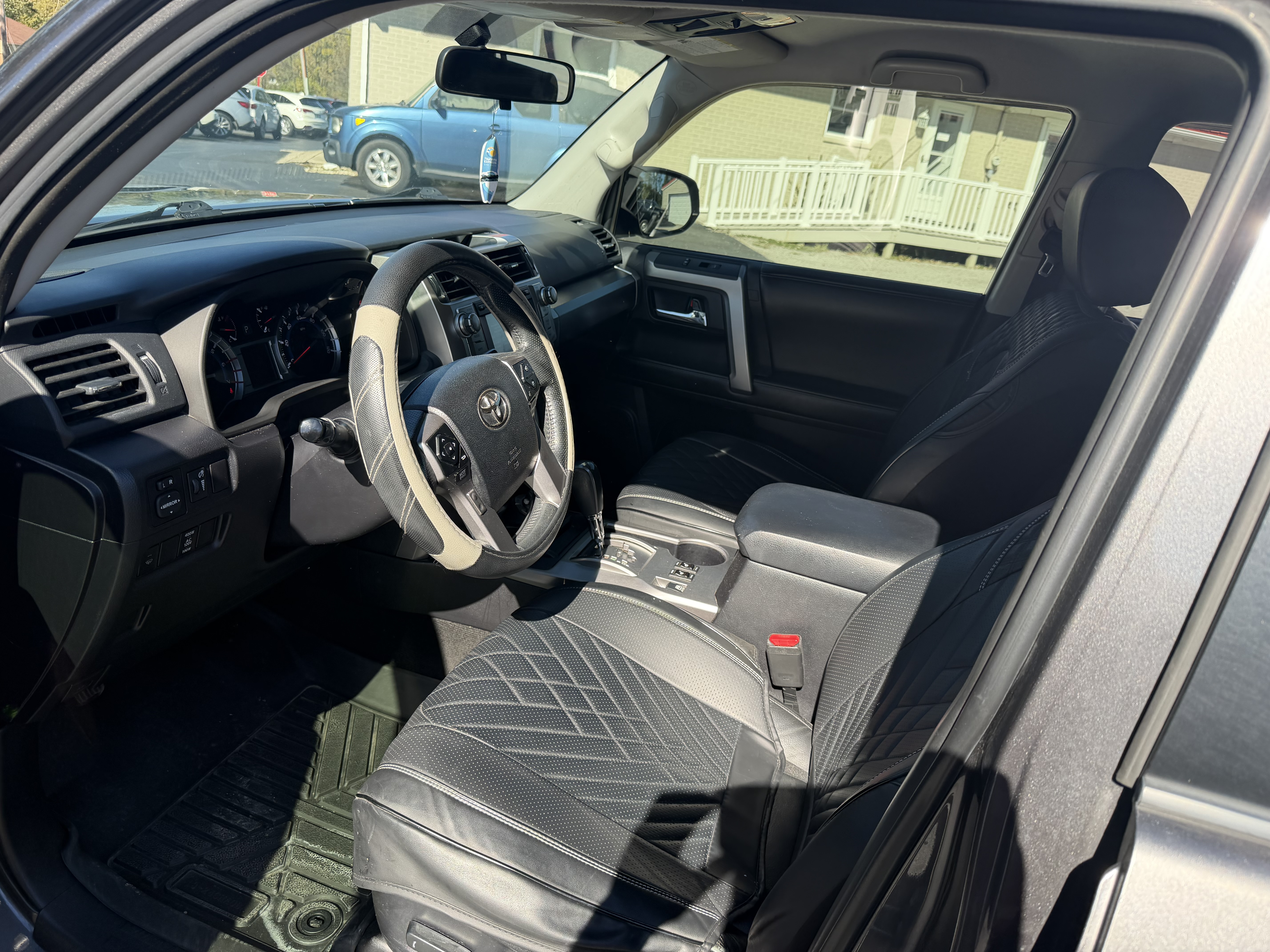 Used 2015 Toyota 4Runner SR5 AWD/4WD image 6