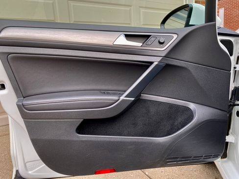 Used 2017 Volkswagen Golf SE image 17