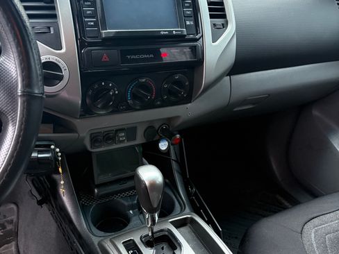 Used 2015 Toyota Tacoma 4x4 Double Cab image 11
