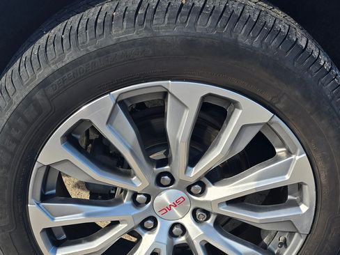 Used 2022 GMC Yukon XL Denali w/ Advanced Technology Package AWD/4WD image 6