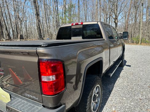 Used 2015 GMC Sierra 2500 Denali w/ Duramax Plus Package image 4