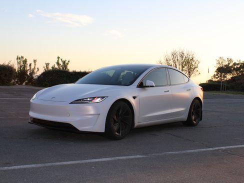 Used 2024 Tesla Model 3 Performance image 2