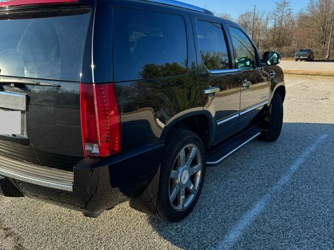 Used 2007 Cadillac Escalade AWD w/ Information Package image 8