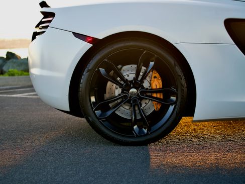 Used 2013 McLaren MP4-12C Spider image 13