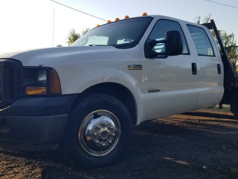 Used 2006 Ford F350 2WD Crew Cab DRW Super Duty image 6
