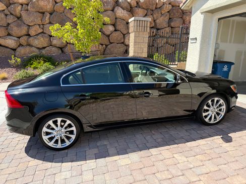 Used 2016 Volvo S60 T5 Inscription Platinum image 2