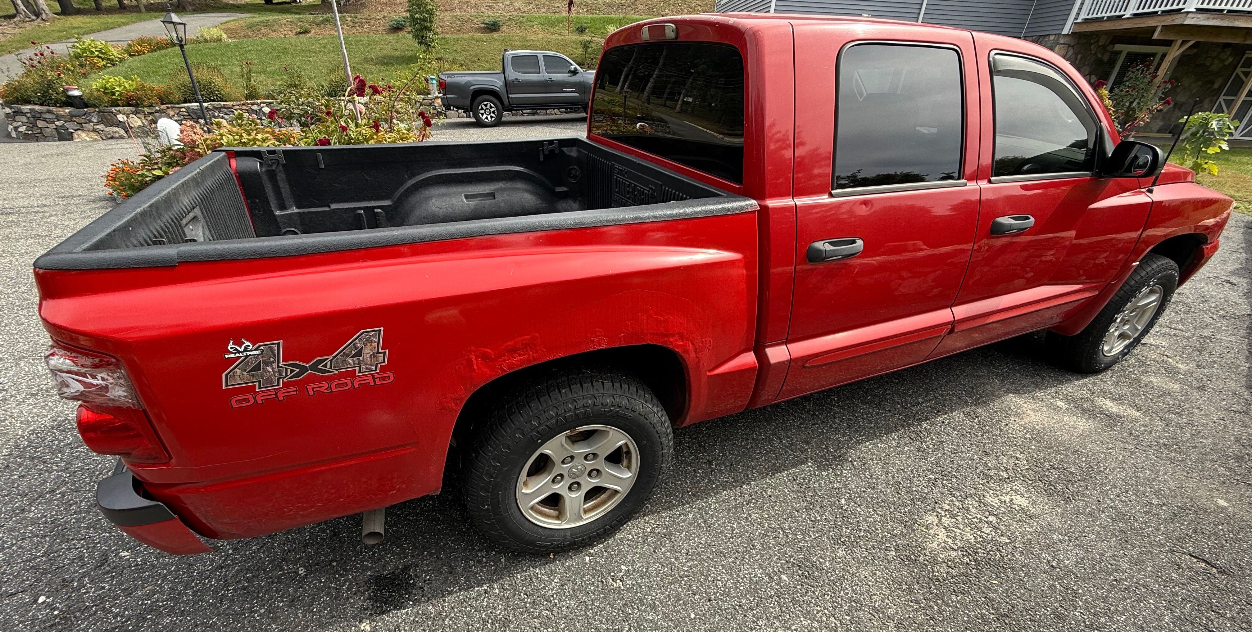 Used 2006 Dodge Dakota SLT w/ Sport Appearance Group AWD/4WD image 6